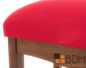 Banca moderna elegante de madera color rojo