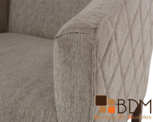 Moderno sillon ocasional con patas de madera