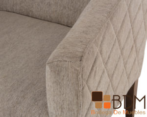 Moderno sillon ocasional con patas de madera