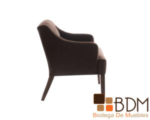 Sillon individual de madera tapizado en suede color cafe