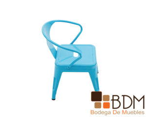 Silla infantil fabricada en metal compacta