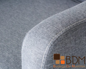 Sillon ocasional en color gris de madera