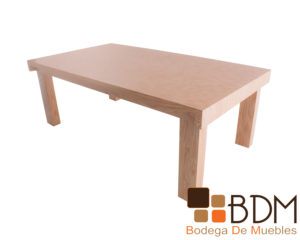 Mesa de comedor fabricada en mdf enchapada de encino