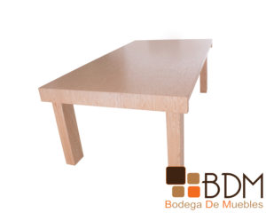 Mesa de comedor fabricada en mdf enchapada de encino