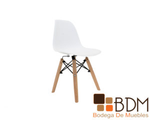 Silla infantil color blanco de madera y metal