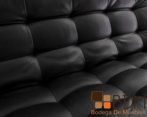 Sofa cama en tacto piel negro estructura madera y patas metal