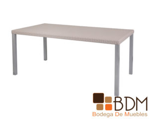 Mesa rectangular para exterior en polipropileno y acero galvanizado