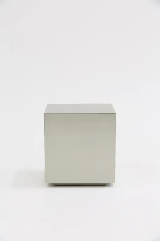 Mueble Mesa auxiliar moderna Modrest Anvil de acero
inoxidable cepillado – Envíos a todo México | FurnitureMX