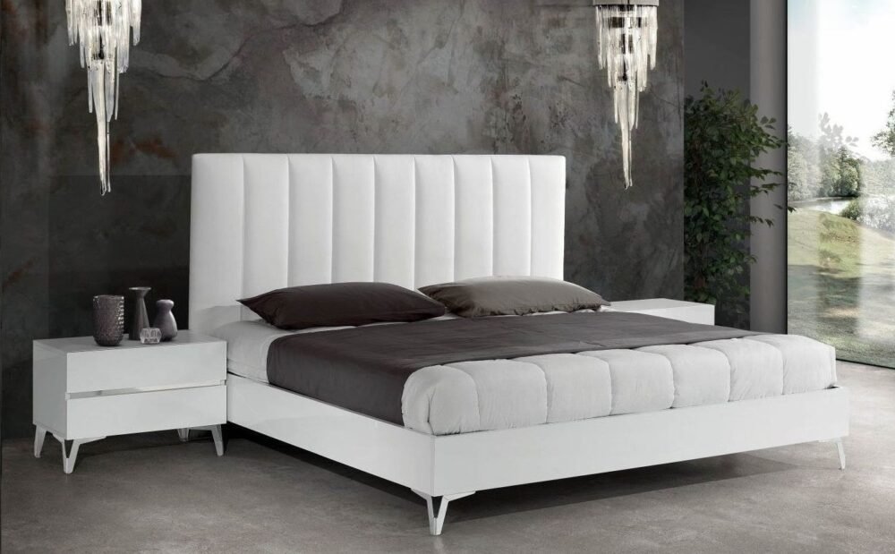 Nova Domus Angela – Cama italiana moderna de cuero ecológico blanco con mesitas de noche