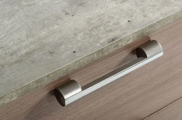 Cómoda Nova Domus Boston - Cómoda moderna de roble
  marrón y acero inoxidable cepillado – Envíos a todo México | FurnitureMX