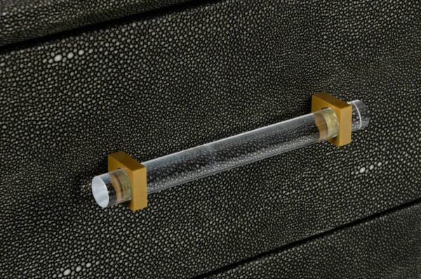 Mueble Modrest Howard - Cofre moderno de polipiel
  gris shagreen y dorado – Envíos a todo México | FurnitureMX