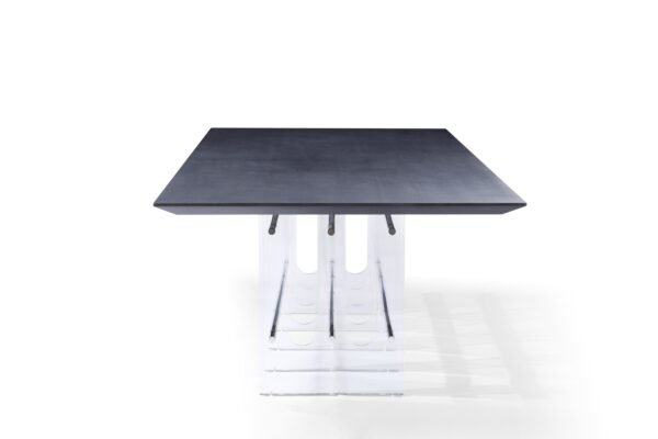 Mesa de comedor Modrest Inverness - Mesa de comedor
  contemporánea de roble negro + acrílico – Envíos a todo México | FurnitureMX