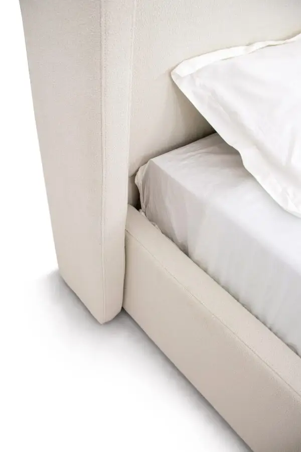 Mueble Modrest Byrne - Cama moderna de tela color
blanco roto – Envíos a todo México | FurnitureMX