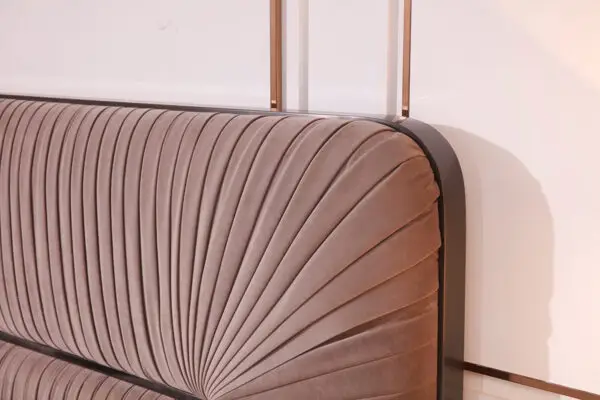 Mueble Juego de dormitorio Modrest Duke moderno de
terciopelo gris y cromo pistola negro – Envíos a todo México | FurnitureMX