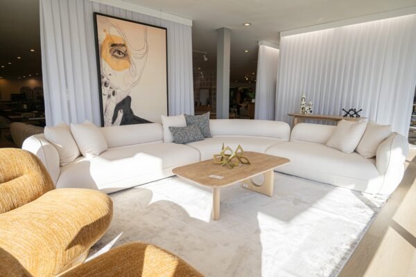 Mueble Nova Domus Osaka - Moderna mesa de centro de
  mármol sintético + fresno natural – Envíos a todo México | FurnitureMX