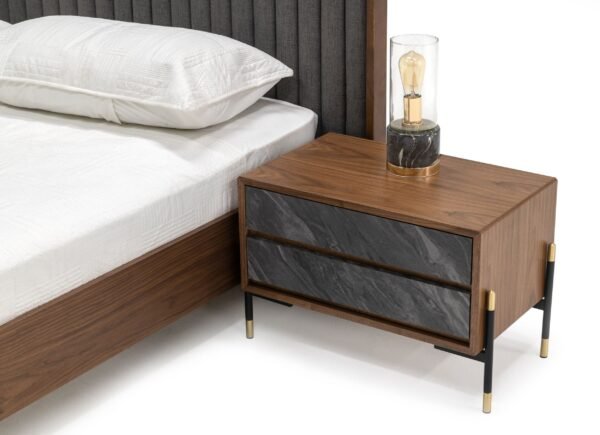 Mueble Nova Domus Metcalf - Cama tamaño king
  California gris y nogal de mediados de siglo con dos mesas de noche – Envíos
  a todo México | FurnitureMX