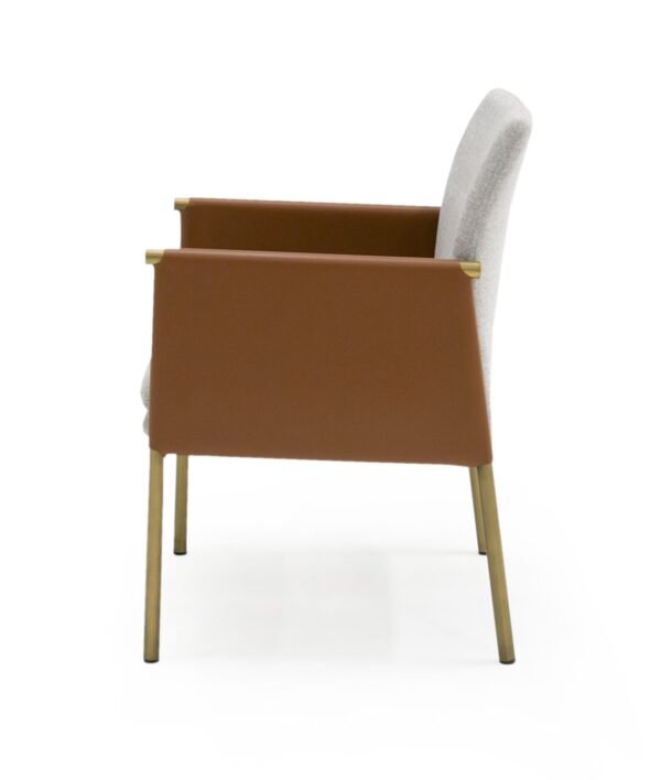 Mueble Modrest Pettit - Silla de comedor moderna
  con brazo de latón, color gris claro/camello y latón – Envíos a todo México |
  FurnitureMX
