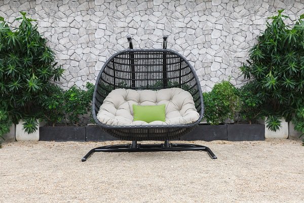 Mueble Silla colgante de exterior Renava San Juan
  negra y beige – Envíos a todo México | FurnitureMX